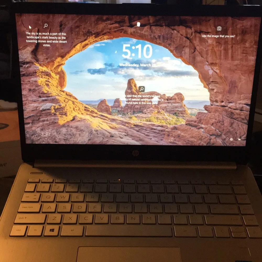 HP laptop flawless condition with fingerprint locks